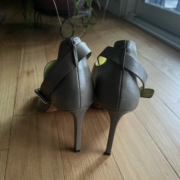 Coach Grey Heel - Picture 4 of 5
